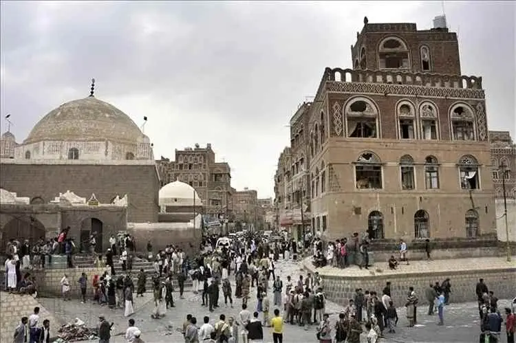 سكان صنعاء يحملون الحوثيين مسؤولية إفشال مسار الته...