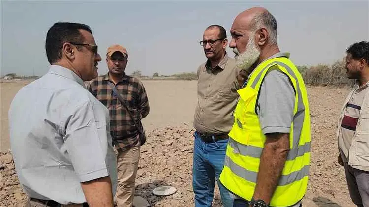 باخبيرة والداؤودي يعاينان المساحة المخصصة لإنشاء م...