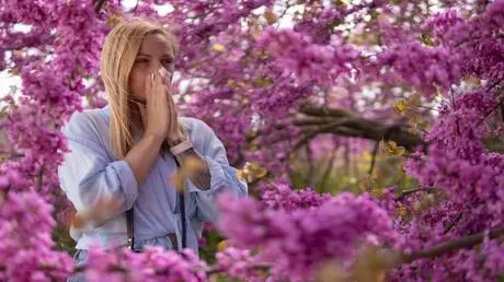 هدية جميلة قد تتحول إلى كابوس.. أزهار شائعة تثير ا...