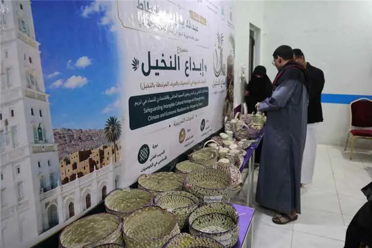 مدير عام مديرية تريم يزور مشروع "إبداع النخيل" ويش...