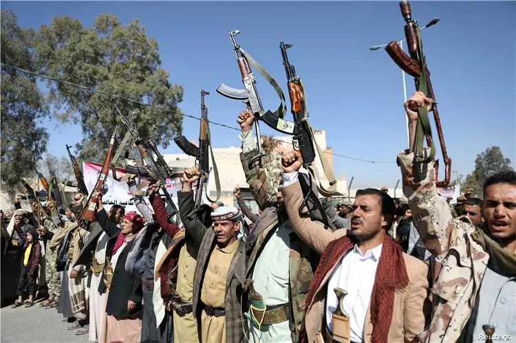 مليشيا الحوثي تختطف مواطنيَن في ذمار وإب وتقتادهما...