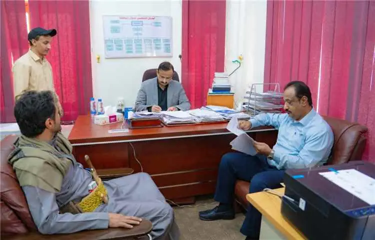 محافظ شبوة يوجّه بدعم الأمن واستكمال مشاريع خدمية...