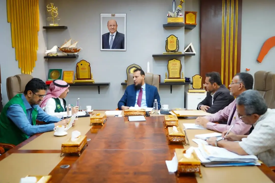 محافظ العاصمة عدن يبحث مع مدير البرنامج السعودي لتنمية وإعمار اليمن سير عدد من المشاريع التنموية والخدمية