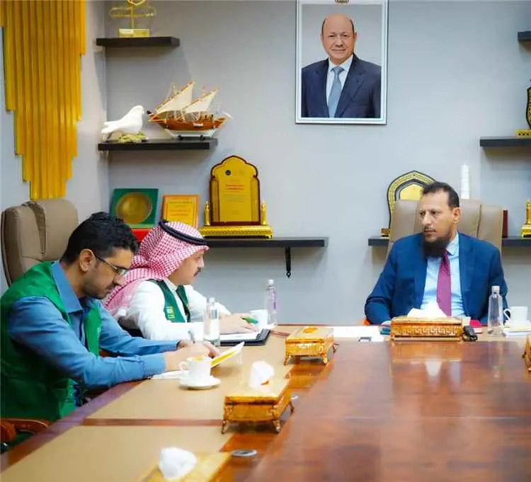 محافظ العاصمة عدن يبحث مع مدير البرنامج السعودي لتنمية وإعمار اليمن سير عدد من المشاريع التنموية والخدمية