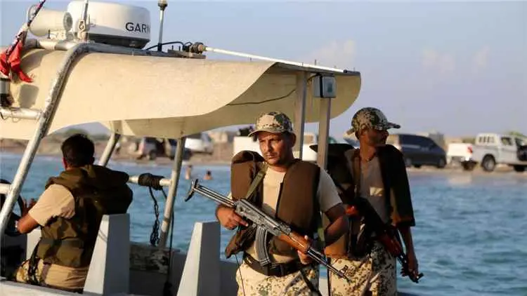الحوثيون يعتزمون فرض رسوم على الملاحة في باب المندب