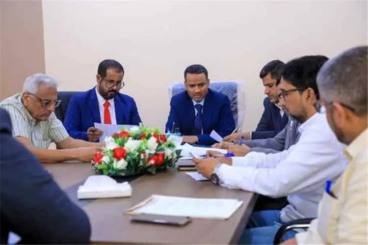 وكيل محافظة حضرموت لشؤون الطاقة يترأس اجتماعًا لمن...