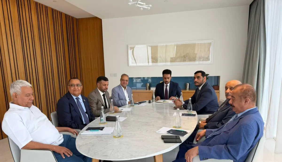 هيئة التشاور تناقش مع أمناء عموم الاحزاب وممثلي ال...
