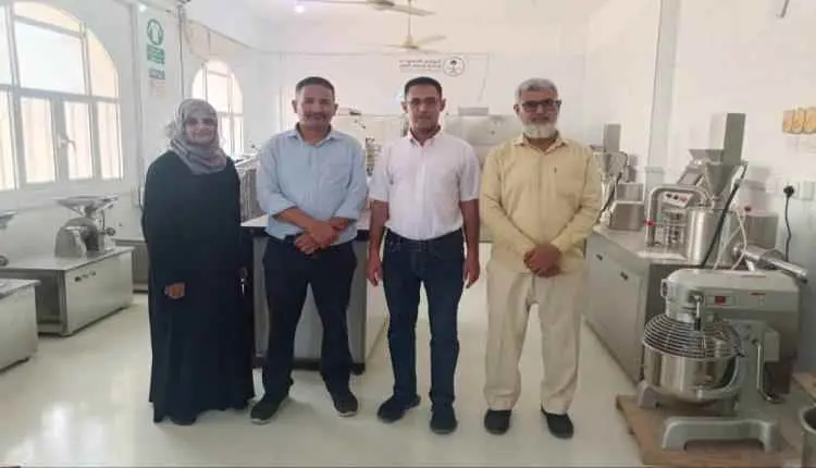 كلية الصيدلة بجامعة عدن تبحث مع مصنع الدوائية الحديثة تعزيز الشراكة وتفعيل معمل الصناعات الدوائية