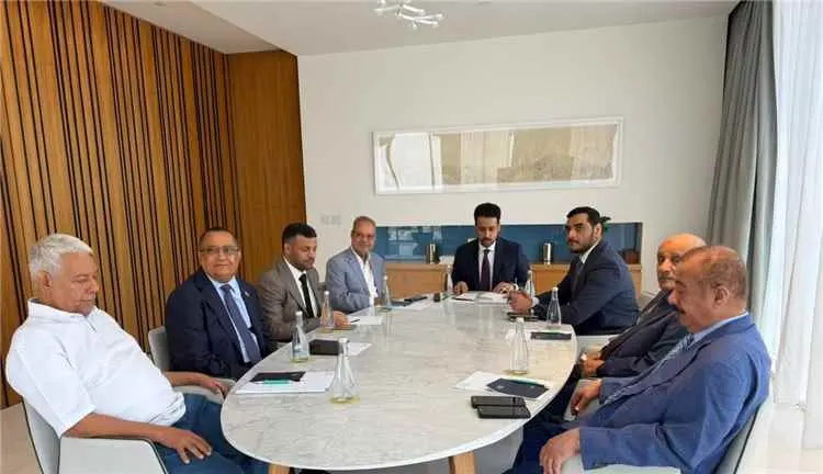 هيئة التشاور تناقش مع أمناء عموم الاحزاب وممثلي ال...