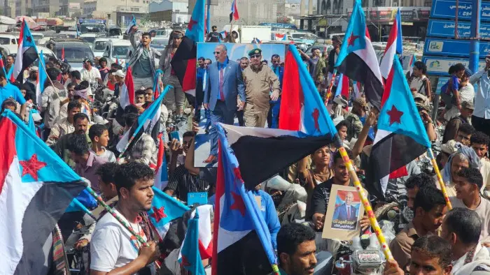 انتقالي الحبيلين ينظم مسيرة جماهيرية حاشدة رفضاً ل...
