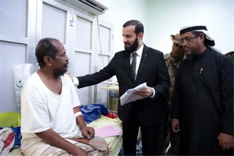 محافظ أبين يوقف مدير مستشفى الرازي ويحيله إلى التح...