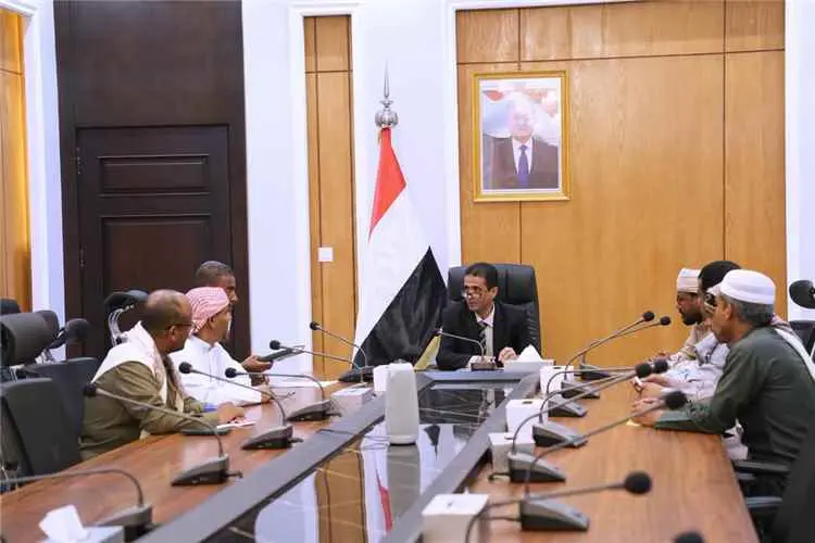 العطاس يناقش مع ممثلي المعلمين أوضاع قطاع التربية...