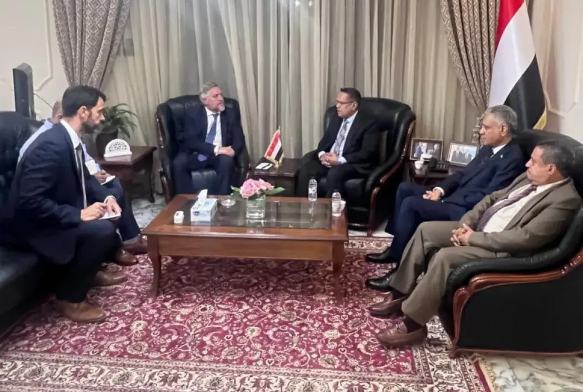 بن دغر لسفير الاتحاد الأوروبي: السلام في اليمن يتط...