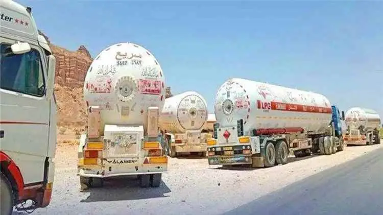 لليوم السادس.. احتجاز مقطورات الغاز في مأرب يفجّر...