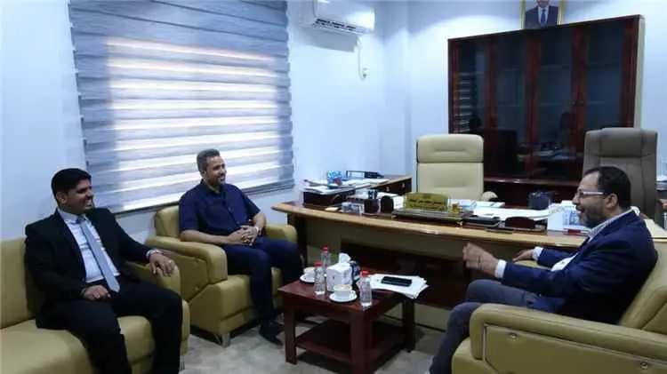محافظ لحج يناقش مع وزير الكهرباء ترتببات تنفيذ مشر...