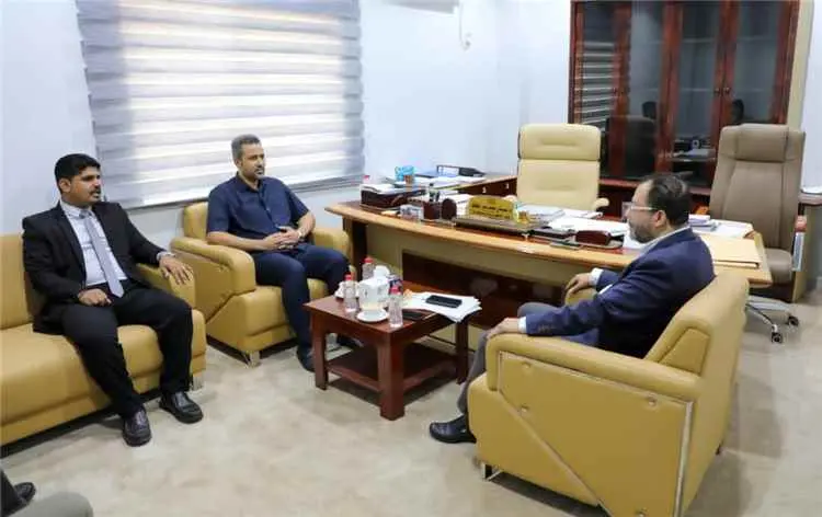 وزير الكهرباء والطاقة يبحث مع محافظ لحج احتياجات ا...