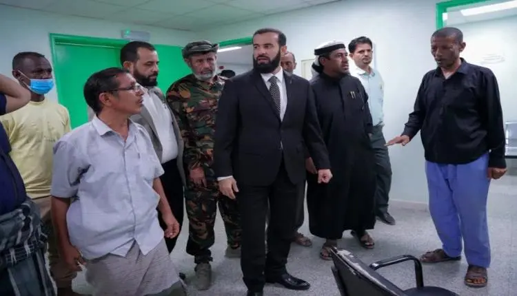 محافظ أبين يطيح بمدير مستشفى الرازي ويحيله للتحقيق...