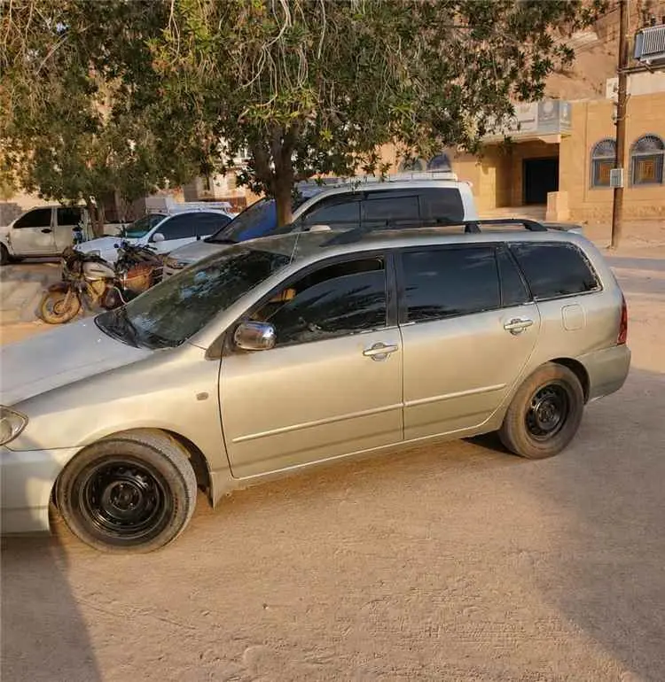 شرطة مديرية سيئون تضبط متهماً بسرقة سيارة بعد تغيي...