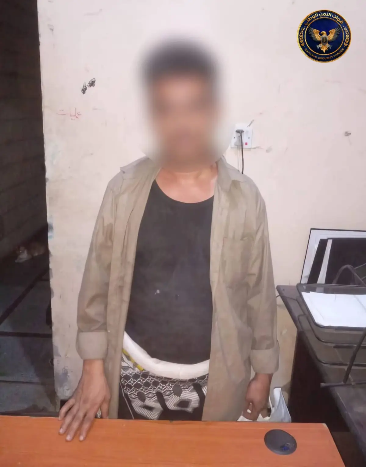 قوات طوق العاصمة عدن تلقي القبض على مطلوب للسلطات...