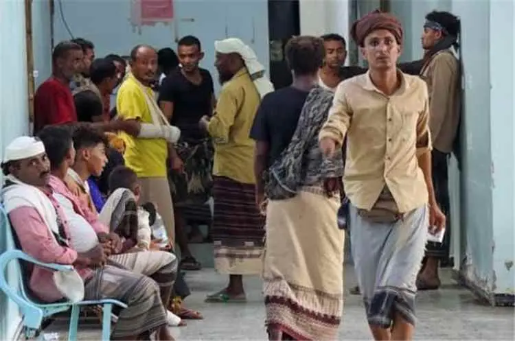 مدير صحة الحديدة يطلع على جاهزية المستشفى الميداني...