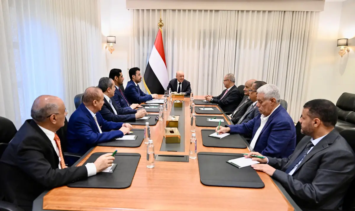 رئيس مجلس القيادة يشيد بالتحالف البحري متعدد الجنس...