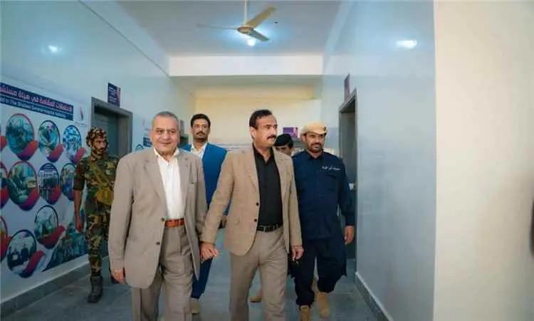 محافظ شبوة يشيد بالدعم السعودي في تشغيل المستشفى ا...