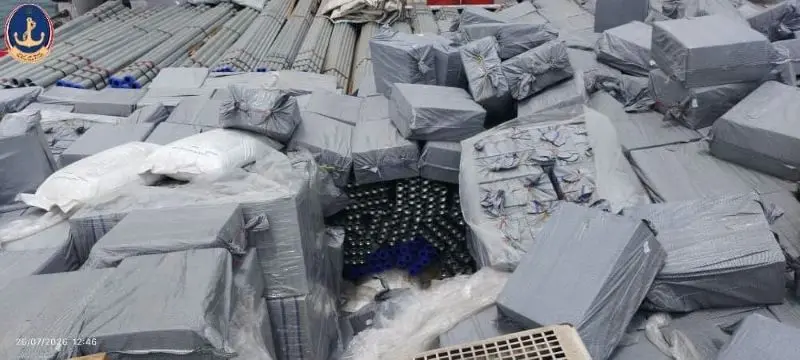  اعتراض سفينة شراعية في باب المندب.. وخفر السواحل يحقق في شبكة تهريب مرتبطة بإيران