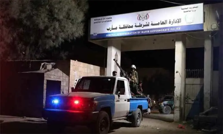 أمن مأرب يضبط أشخاصًا بتهمة تصوير تحركات عسكرية وي...