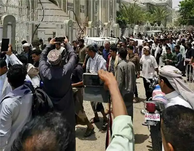 تعز تشيّع مراسل "العربية" محمد عيضة وسط مطالبات بم...