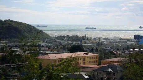 غرق سفينة شحن تابعة لشركة "روساتوم" الروسية في الب...
