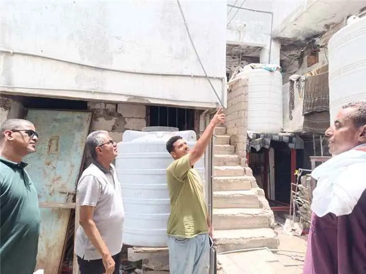 مدير عام مديرية المعلا يتفقد حي الكهرباء ويطلع على...