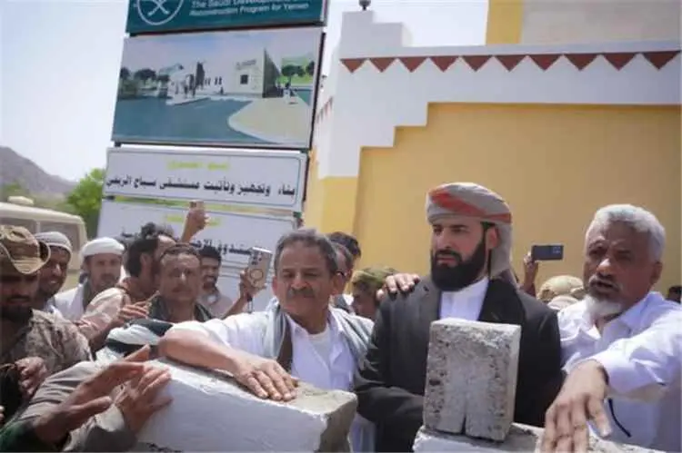 محافظ أبين يضع حجر الأساس لمشروع إنشاء وتجهيز مبنى الأحوال المدنية والسجل المدني بسباح.