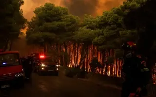 نحو 200 ألف فرنسي يعودون لمنازلهم وحرائق جديدة تجب...
