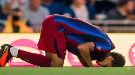 برشلونة يتفاعل مع تألق نجمه المصري حمزة عبد الكريم...