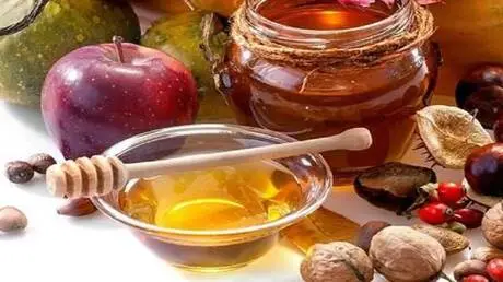 طبيبة تحدد حصصا صحية يومية من الفاكهة والعسل والمك...