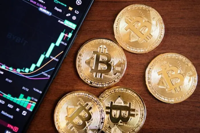 تراجع صناديق البيتكوين الأمريكية وسحب 465 مليون دو...