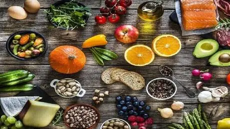 دراسة: تحسين النظام الغذائي بعد الأربعين يطيل العم...