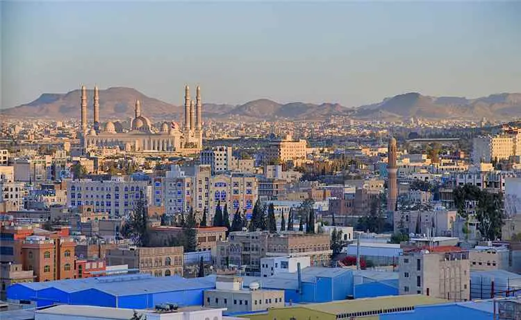 اختفاء قيادات ومشرفين حو.ثيين من الأحياء السكنية يثير تساؤلات في صنعاء وسط حالة ترقب