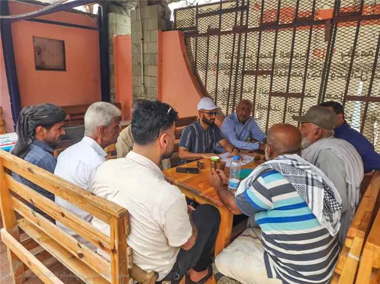مدير عام صيرة ينفذ نزولاً ميدانياً لحراج الأسماك ويؤكد ضبط الأسعار والقضاء على ظاهرة الدلالين