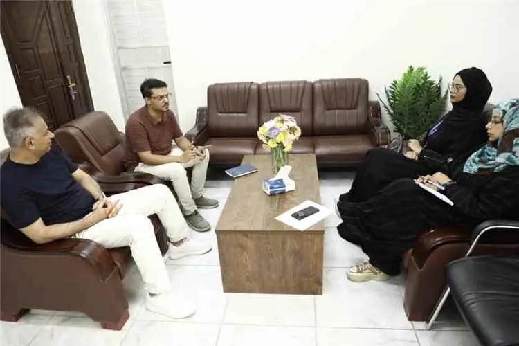 مدير عام التعليم الفني بعدن يناقش مع مؤسسة رنين اس...