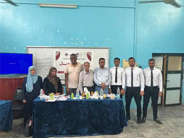 عدن.. طلاب العلاقات العامة والإعلان بكلية الإعلام يناقشون مشروع تخرج توعويًا