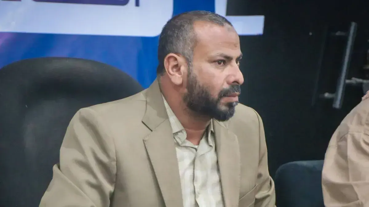 محافظ الضالع يوقف 10 مسؤولين ويُحيلهم للنيابة العامة لمعالجة اختلالات إدارية