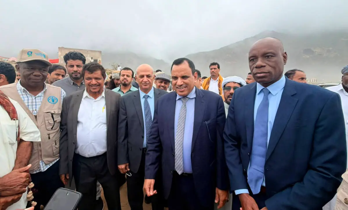 السقطري والشرجبي يفتتحان مركزي الإنزال السمكي بحوف ودمقوت ويضعان حجر الأساس لمصنع ثلج