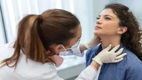 طبيب أعصاب يحدد مخاطر حركة الرقبة المفاجئة على الأ...