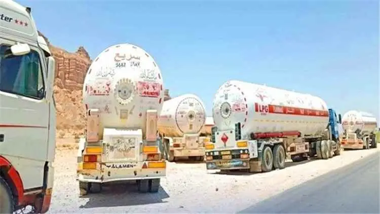 وزير سابق يحذر من "استهتار" يهدد وصول المشتقات الن...