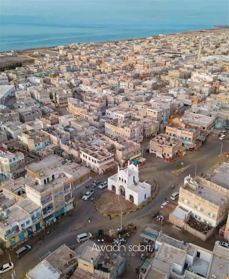 مسلحون يغتالون مواطن أمام كورنيش الشحر ويلوذون بال...