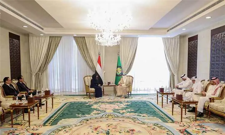 وزيرة الخارجية وأمين عام مجلس التعاون يبحثان تعزيز التعاون والتنسيق حول تطورات المنطقة