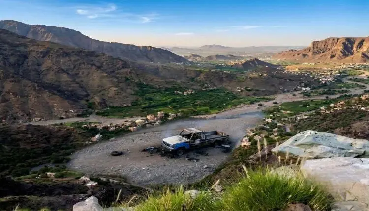 مدفعية الجيش تدمر طقما حوثيا أثناء محاولة تسلل جنو...