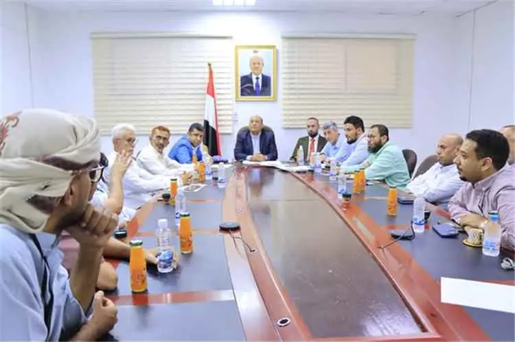 نائب وزير الصناعة والتجارة يناقش مع كبار مستوردي السكر البرازيلي إجراءات فحص علامة (UB) ويؤكد سلامة بقية المنتجات المتداولة في الأسواق
