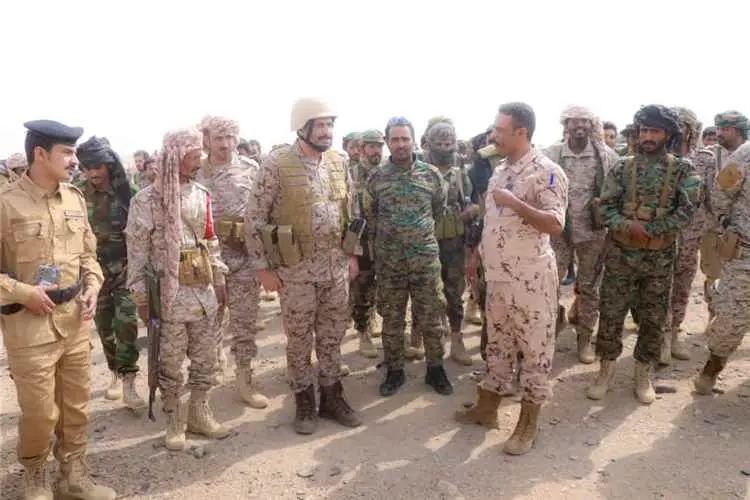 القائد العام لقوات دفاع شبوة يتفقد جبهة مرخة العلي...